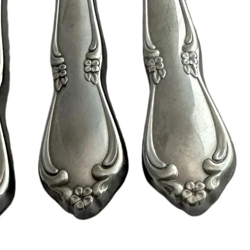 Oneidacraft Deluxe Stainless Flatware Set Chateau Floral Butter Knives Dining